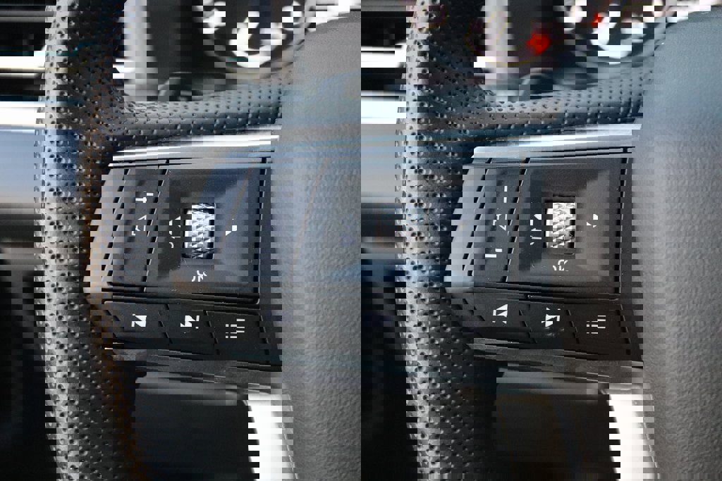 Used 2025 Mitsubishi Outlander SE image 15