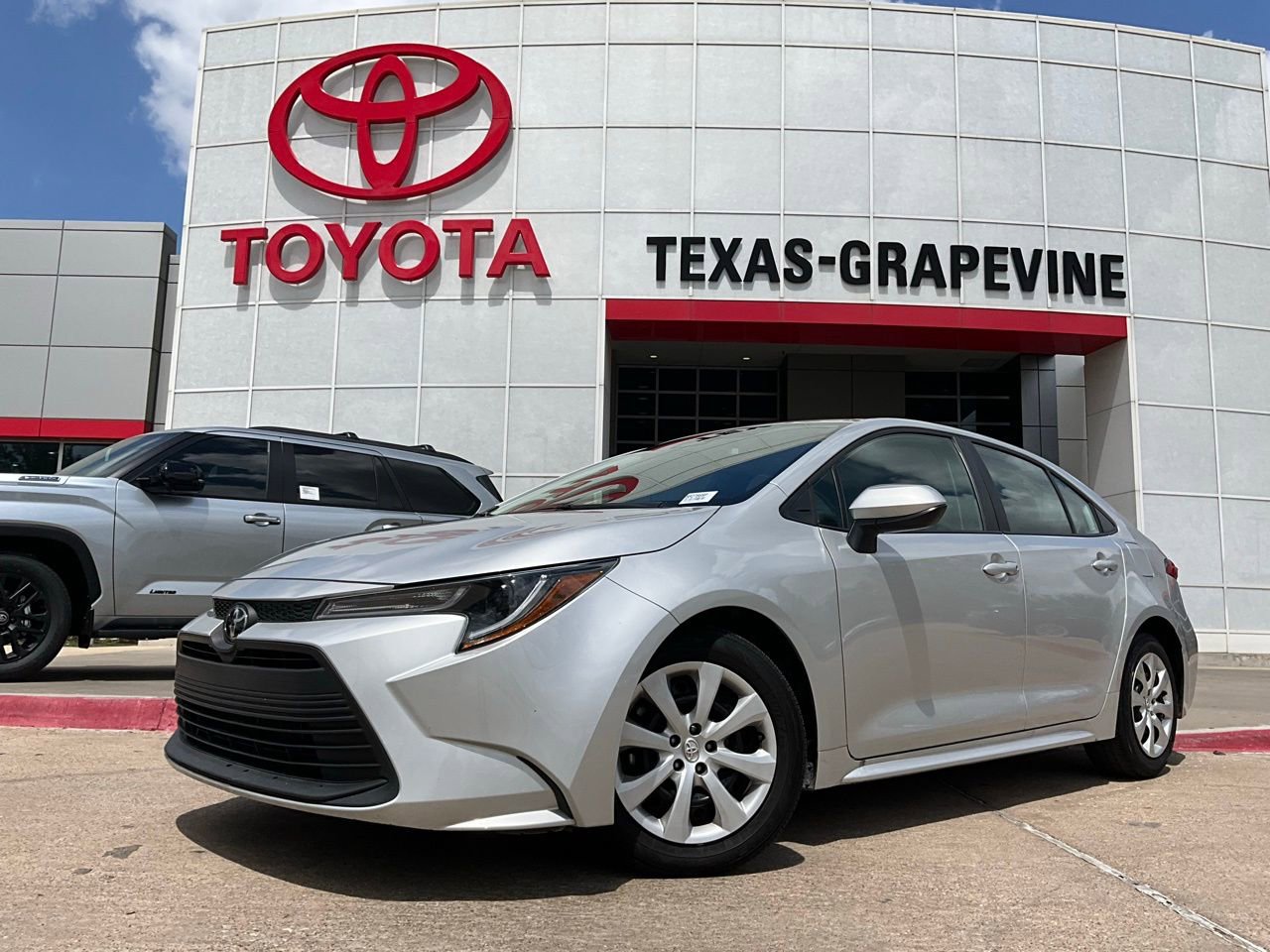 Used 2025 Toyota Corolla LE image 2