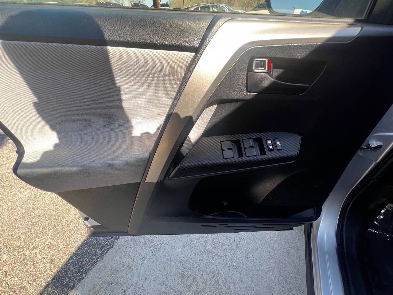 Used 2015 Toyota RAV4 LE image 17