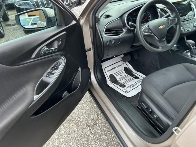 Used 2024 Chevrolet Malibu LT image 9