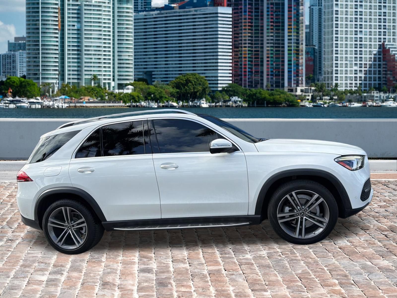 Used 2022 Mercedes-Benz GLE 350 4MATIC image 4