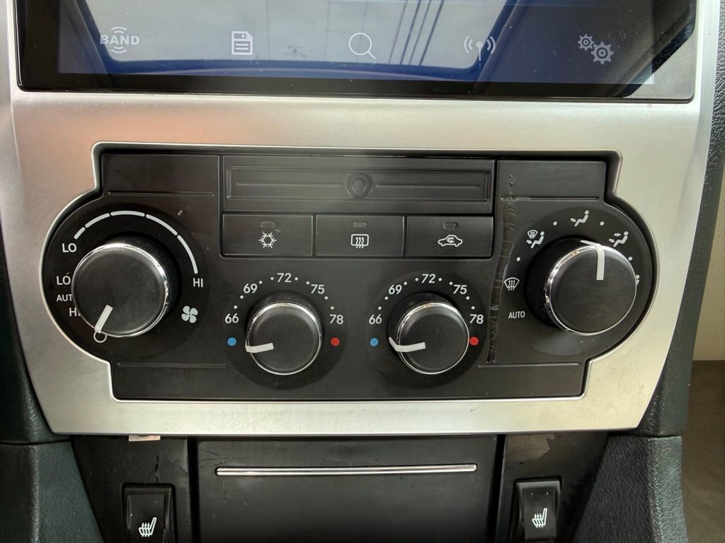 Used 2005 Chrysler 300 C w/ Navigation & Sound Group II RWD image 24