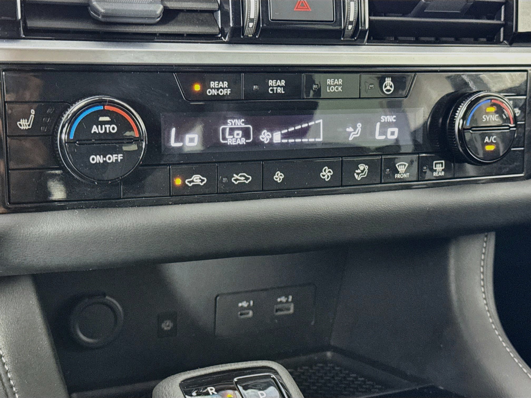 Used 2025 Nissan Pathfinder SL AWD/4WD image 16