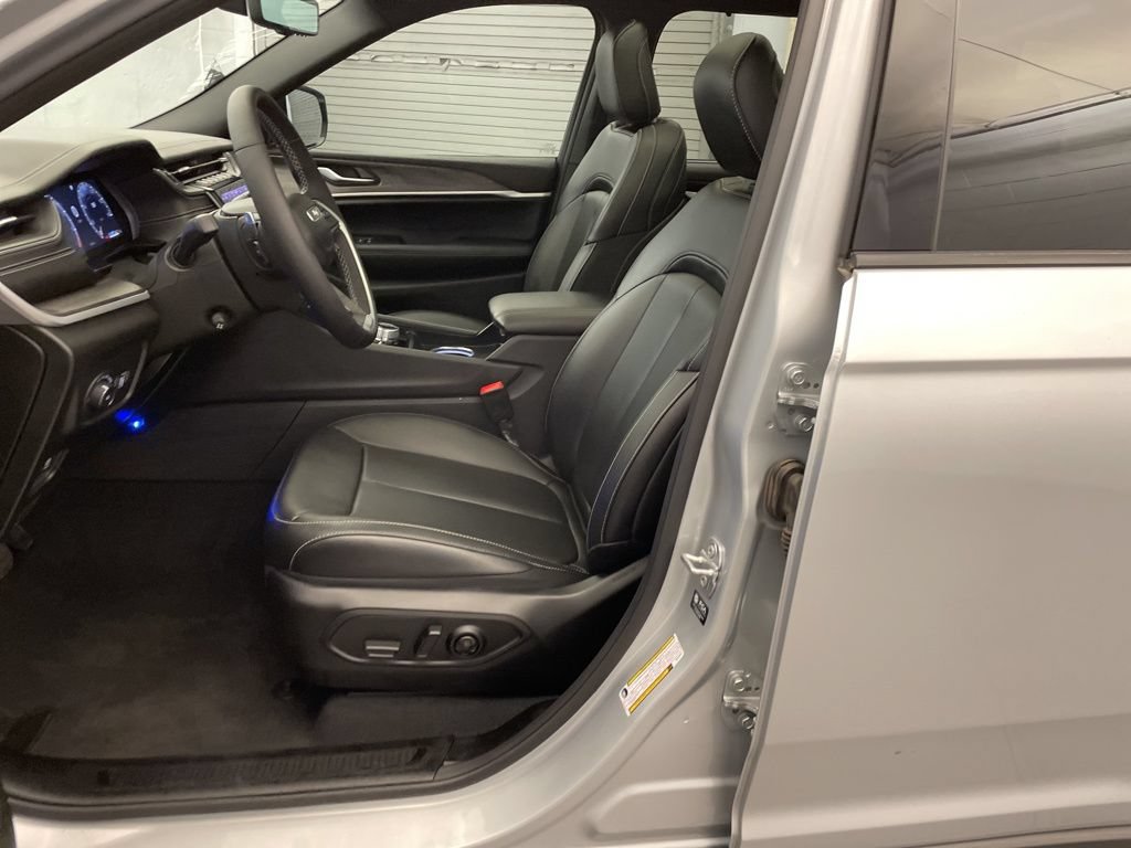 New 2025 Jeep Grand Cherokee L Limited w/ Luxury Tech Group II AWD/4WD image 20