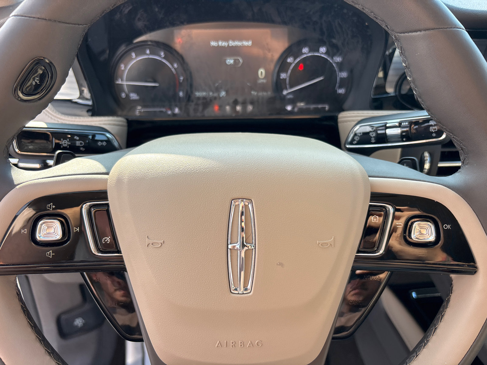 Certified 2022 Lincoln Corsair AWD w/ Equipment Group 101A image 16