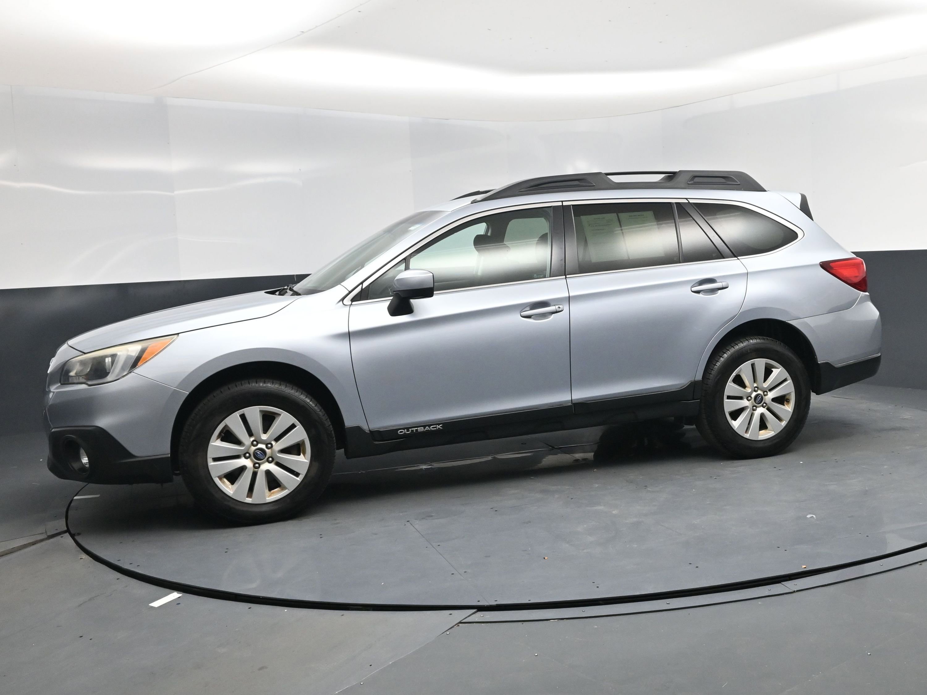 Used 2015 Subaru Outback 2.5i Premium image 3