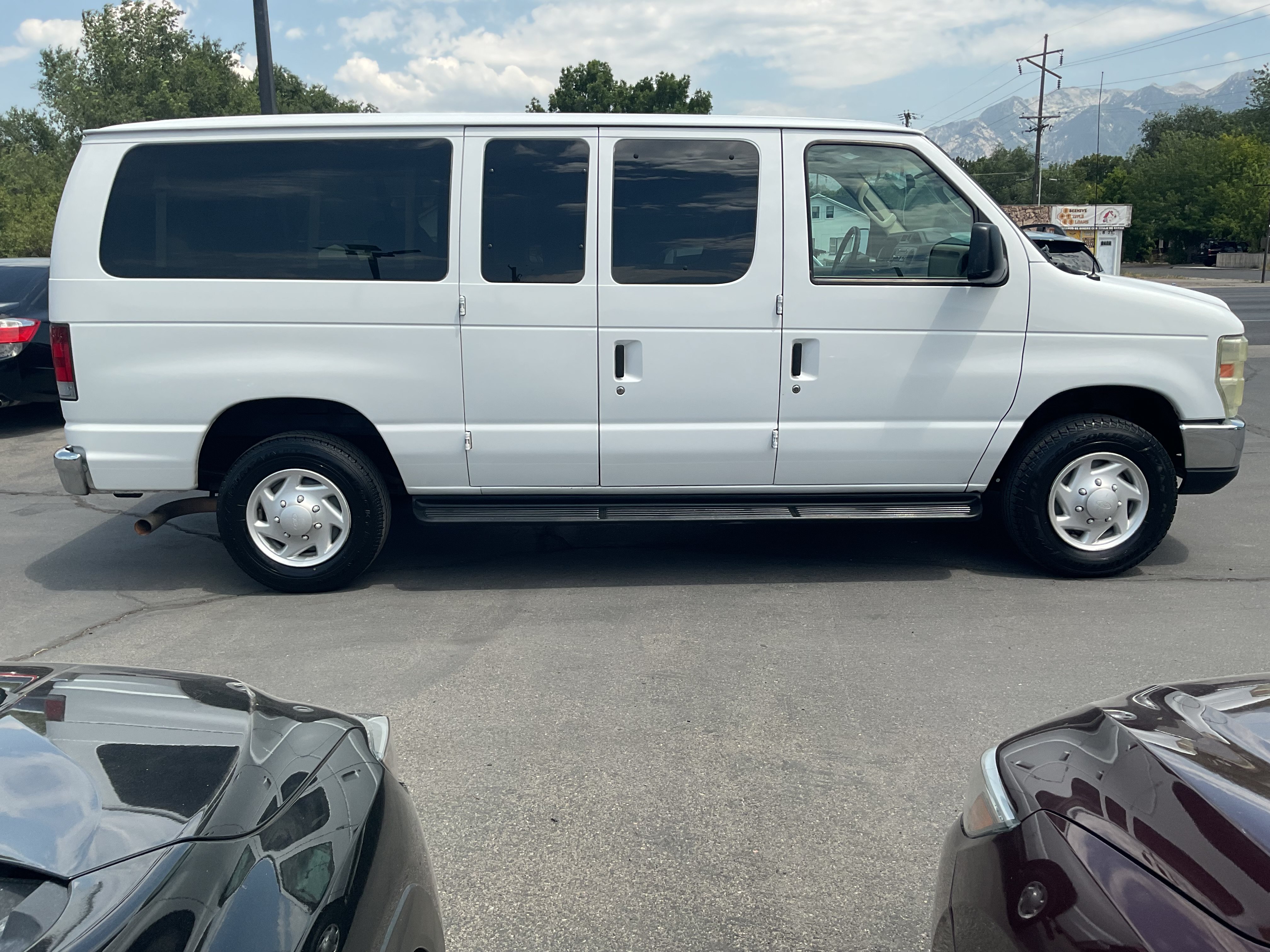 Used 2009 Ford E-350 and Econoline 350 XLT RWD image 4