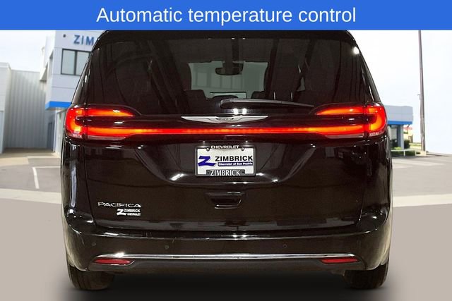 Used 2024 Chrysler Pacifica Touring-L image 9