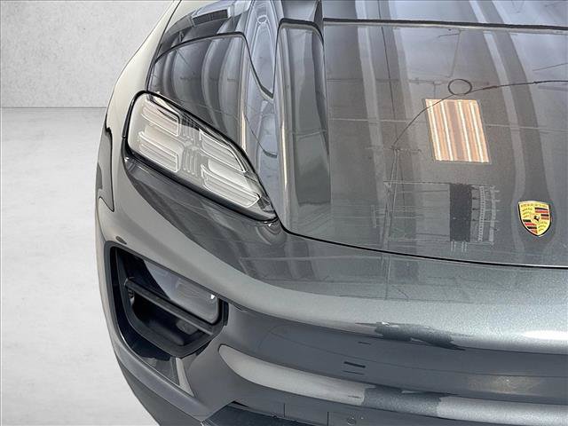Certified 2026 Porsche Macan 4 Electric AWD/4WD image 27