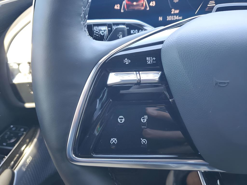 Used 2025 Cadillac Lyriq Luxury image 36