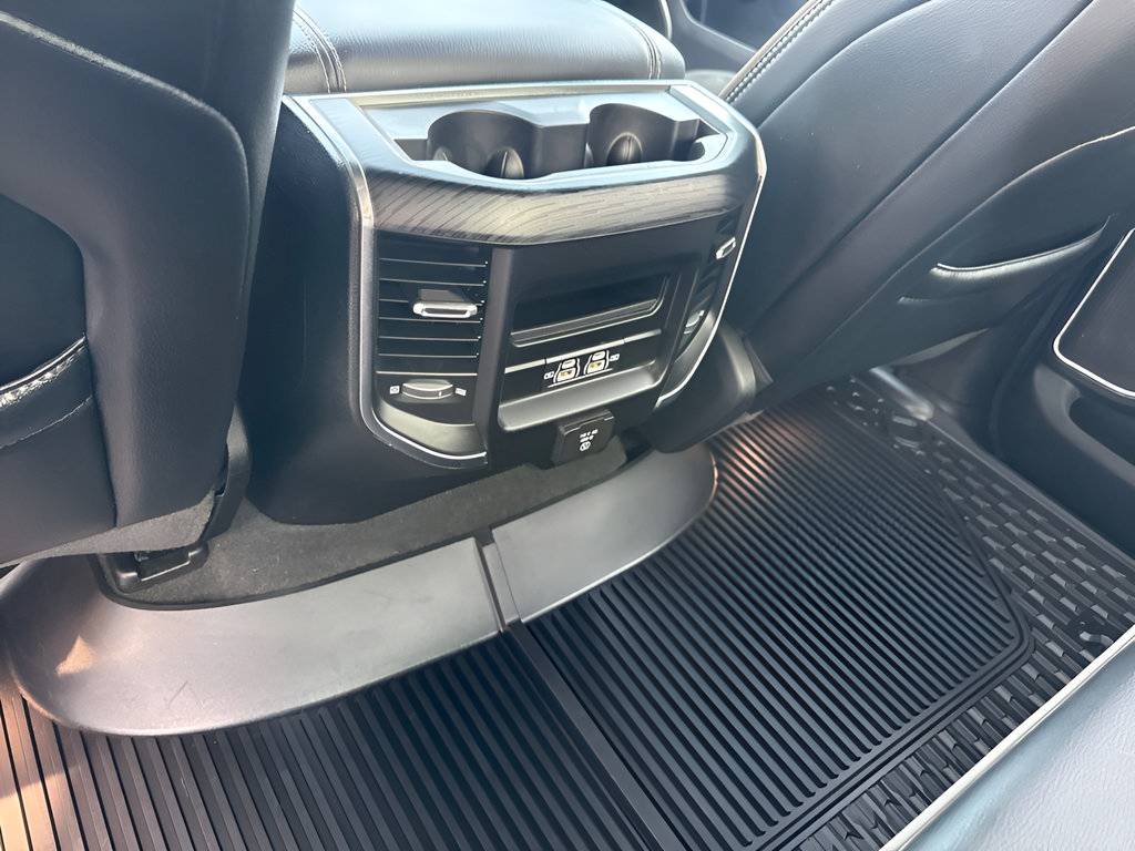 Used 2023 RAM 1500 Laramie AWD/4WD image 10