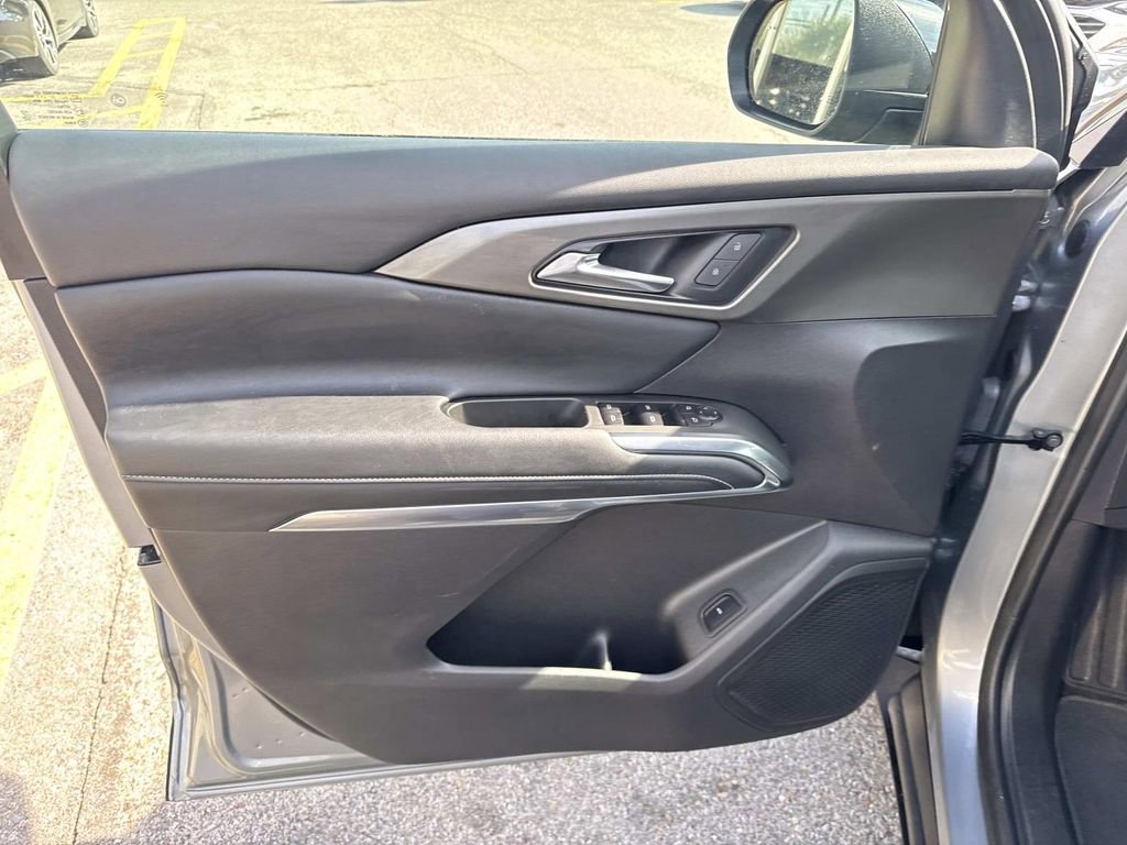 Certified 2025 Chevrolet Traverse LT image 20