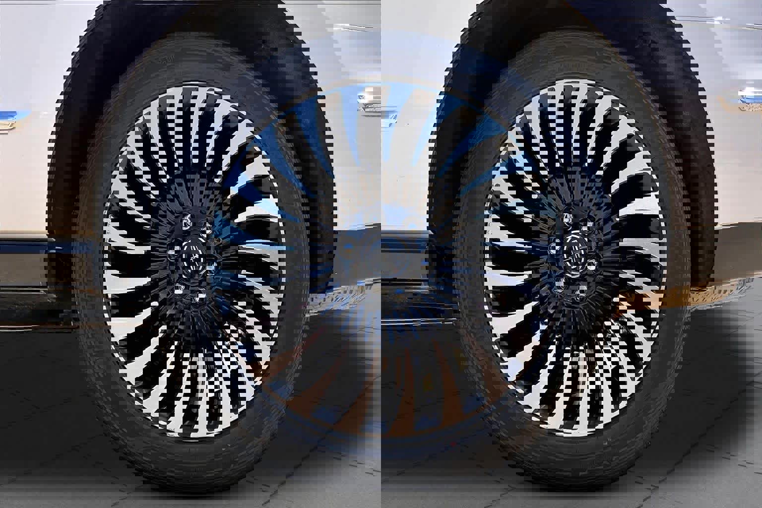 Used 2020 Lincoln Navigator Black Label AWD/4WD image 11