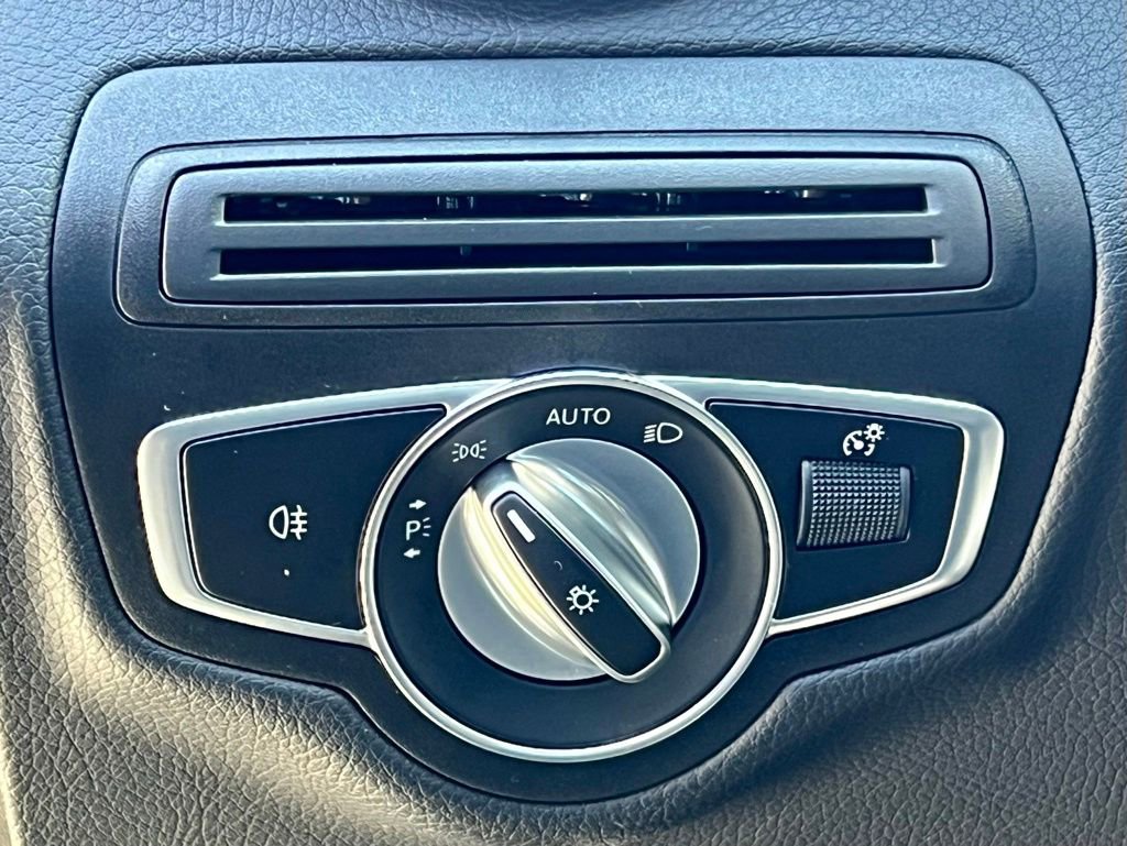 Certified 2022 Mercedes-Benz GLC 300 4MATIC image 32