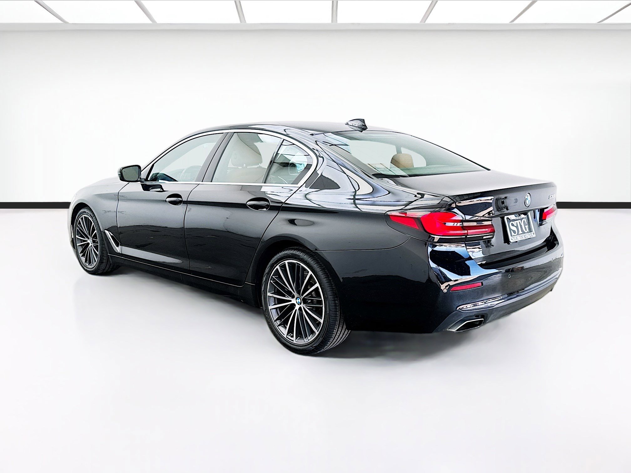 Used 2022 BMW 530i w/ Premium Package image 6