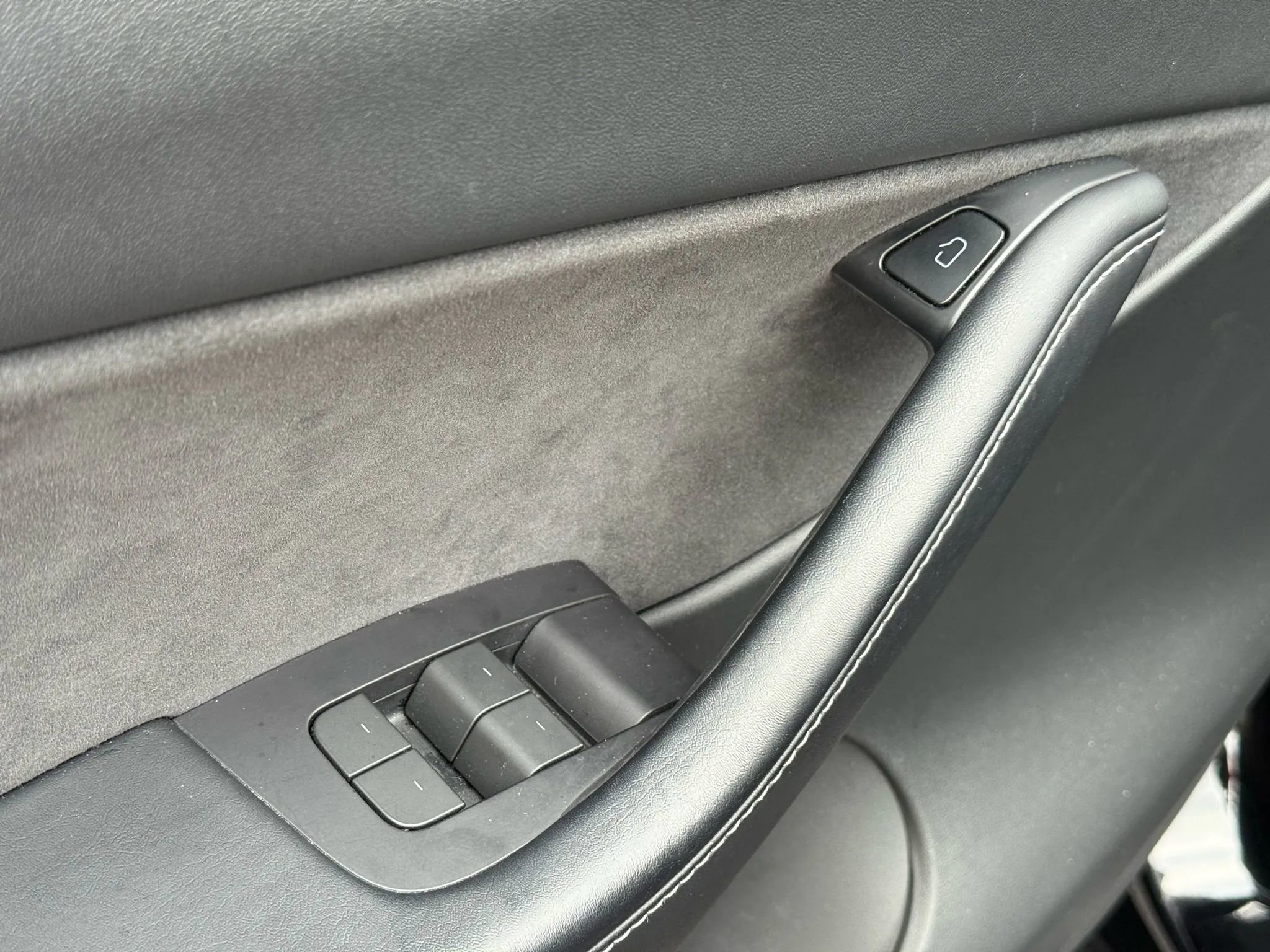 Used 2022 Tesla Model Y Performance image 8
