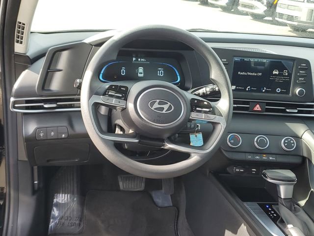 Used 2024 Hyundai Elantra SE image 14