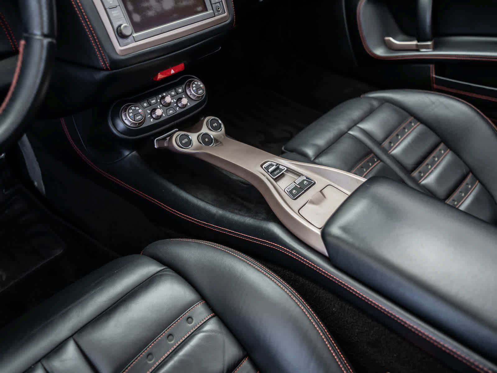 Used 2014 Ferrari California RWD image 27
