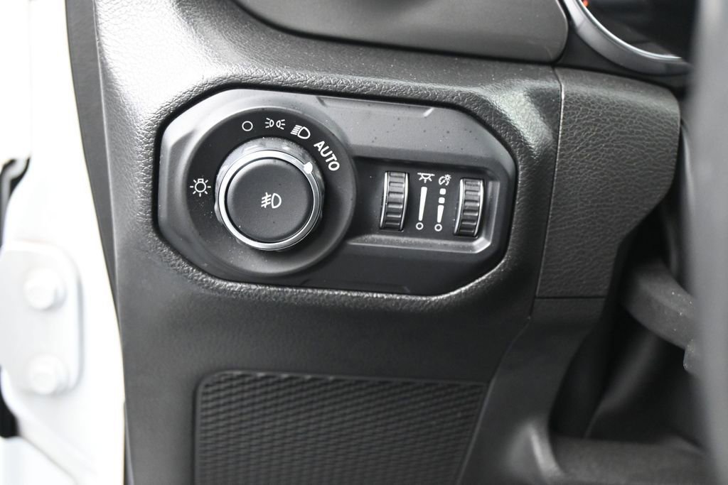 Used 2022 Jeep Wrangler Unlimited Sahara AWD/4WD image 16