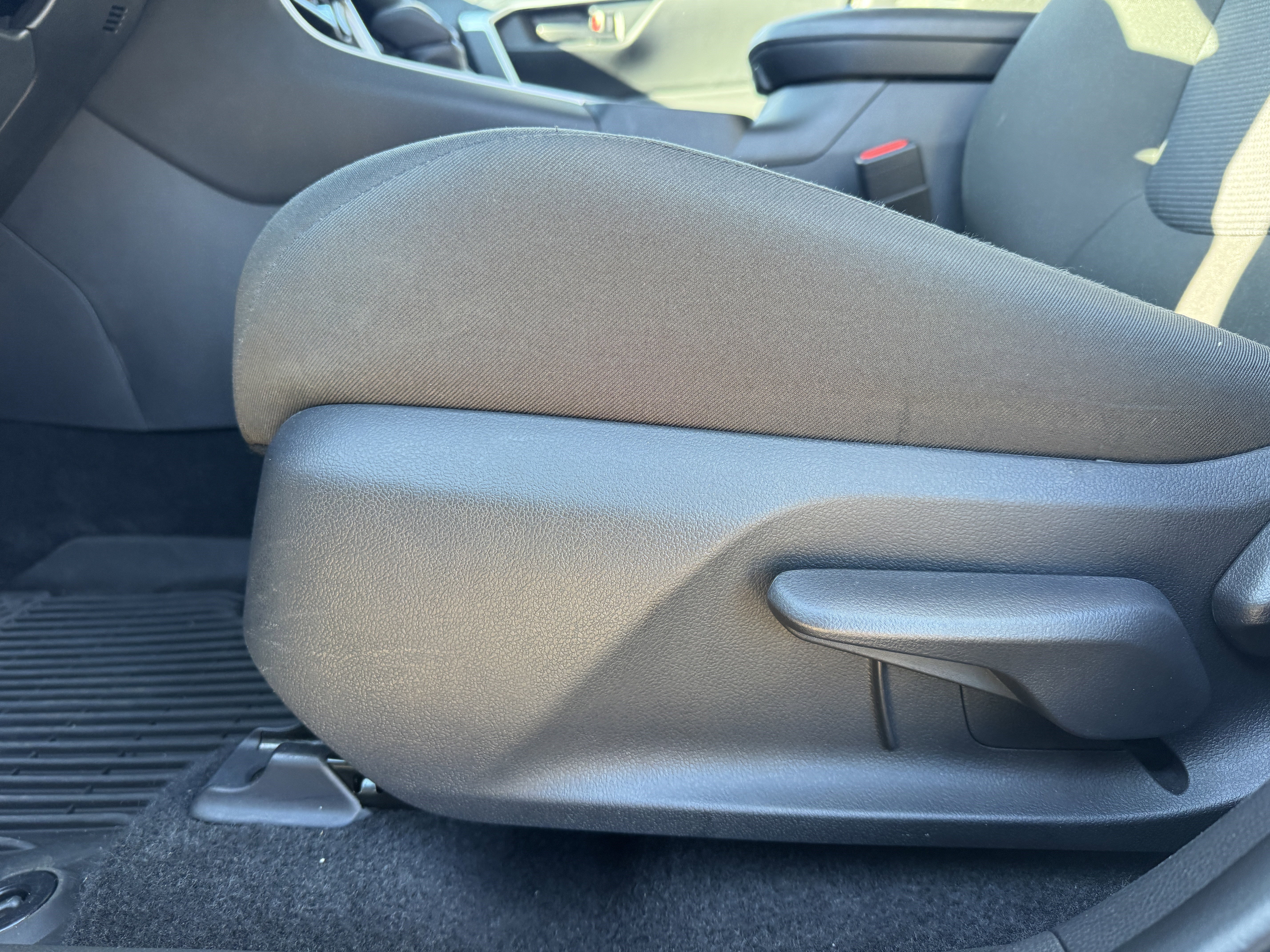 Certified 2025 Toyota RAV4 LE AWD/4WD image 11