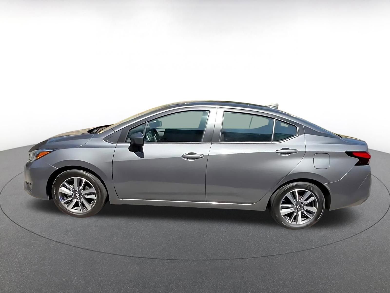 Used 2025 Nissan Versa SV FWD image 9