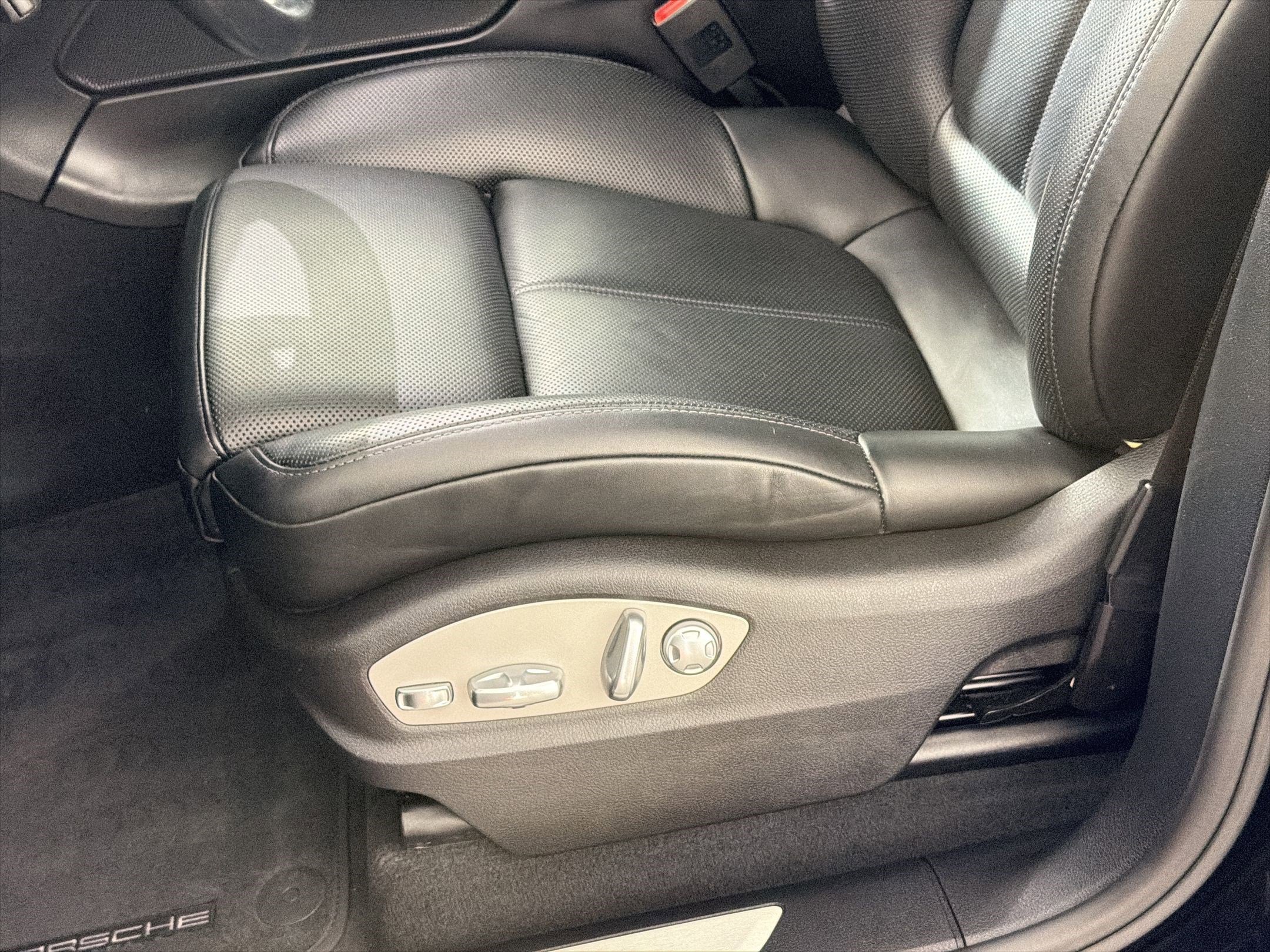 Used 2018 Porsche Macan S AWD/4WD image 14