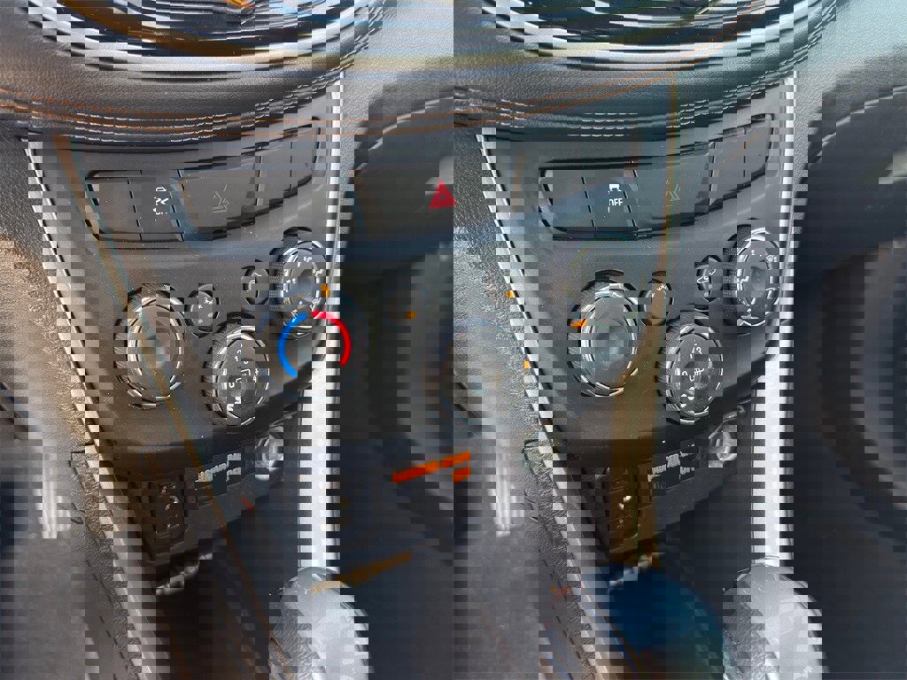 Used 2019 Chevrolet Trax LT w/ LT Convenience Package image 21