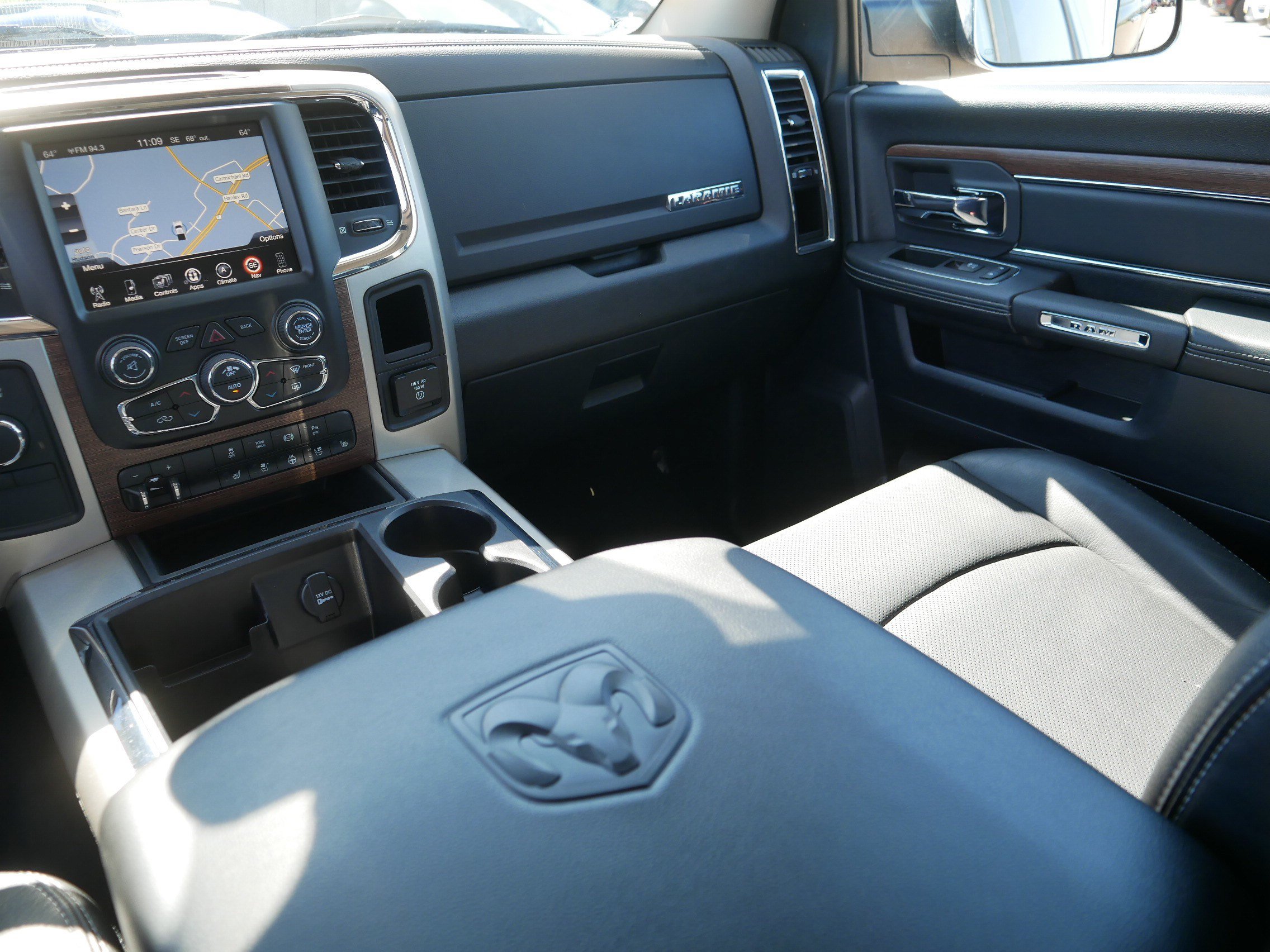Used 2015 RAM 2500 Laramie AWD/4WD image 11