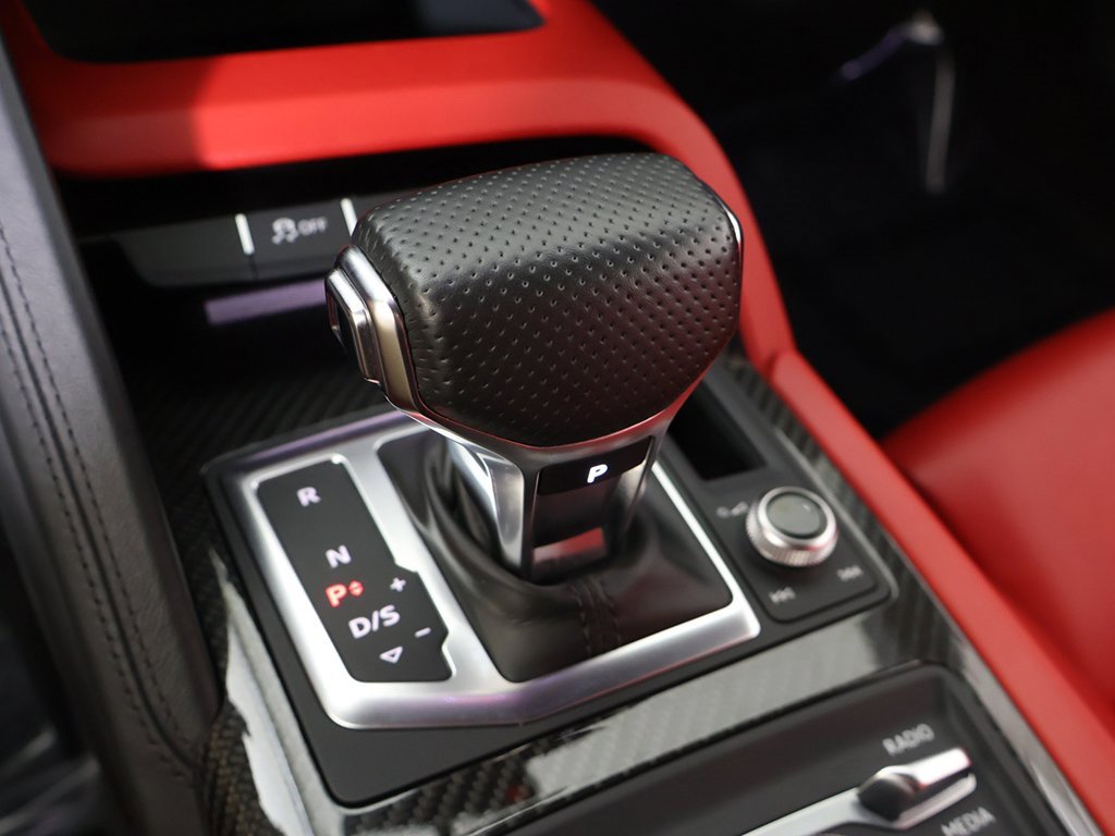 Used 2018 Audi R8 V10 w/ Carbon Exterior Package image 46