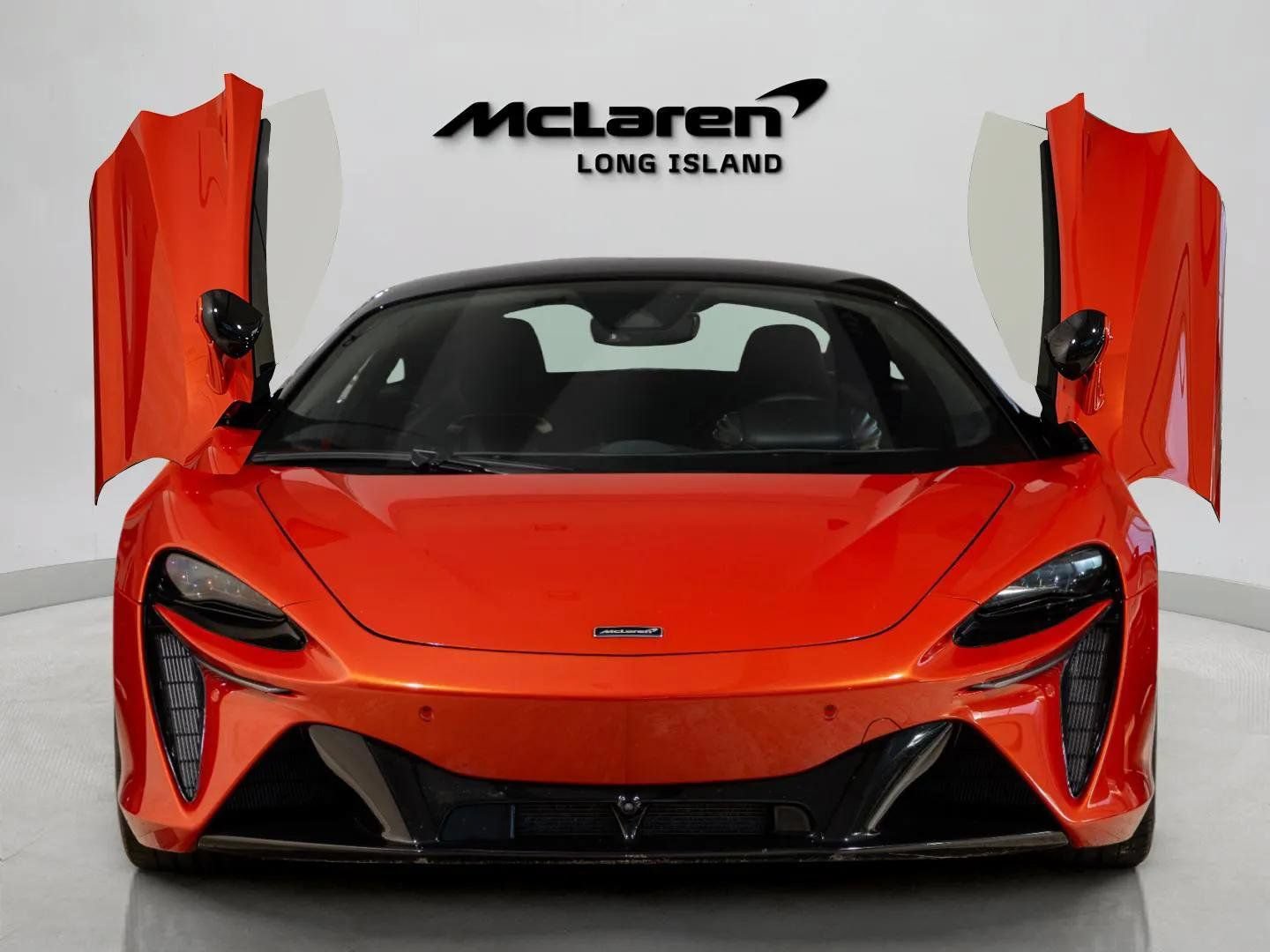 Used 2023 McLaren Artura RWD image 31