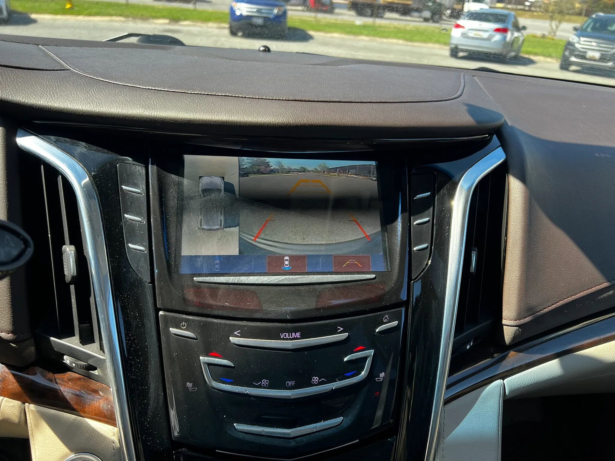 Used 2017 Cadillac Escalade Premium Luxury AWD/4WD image 17