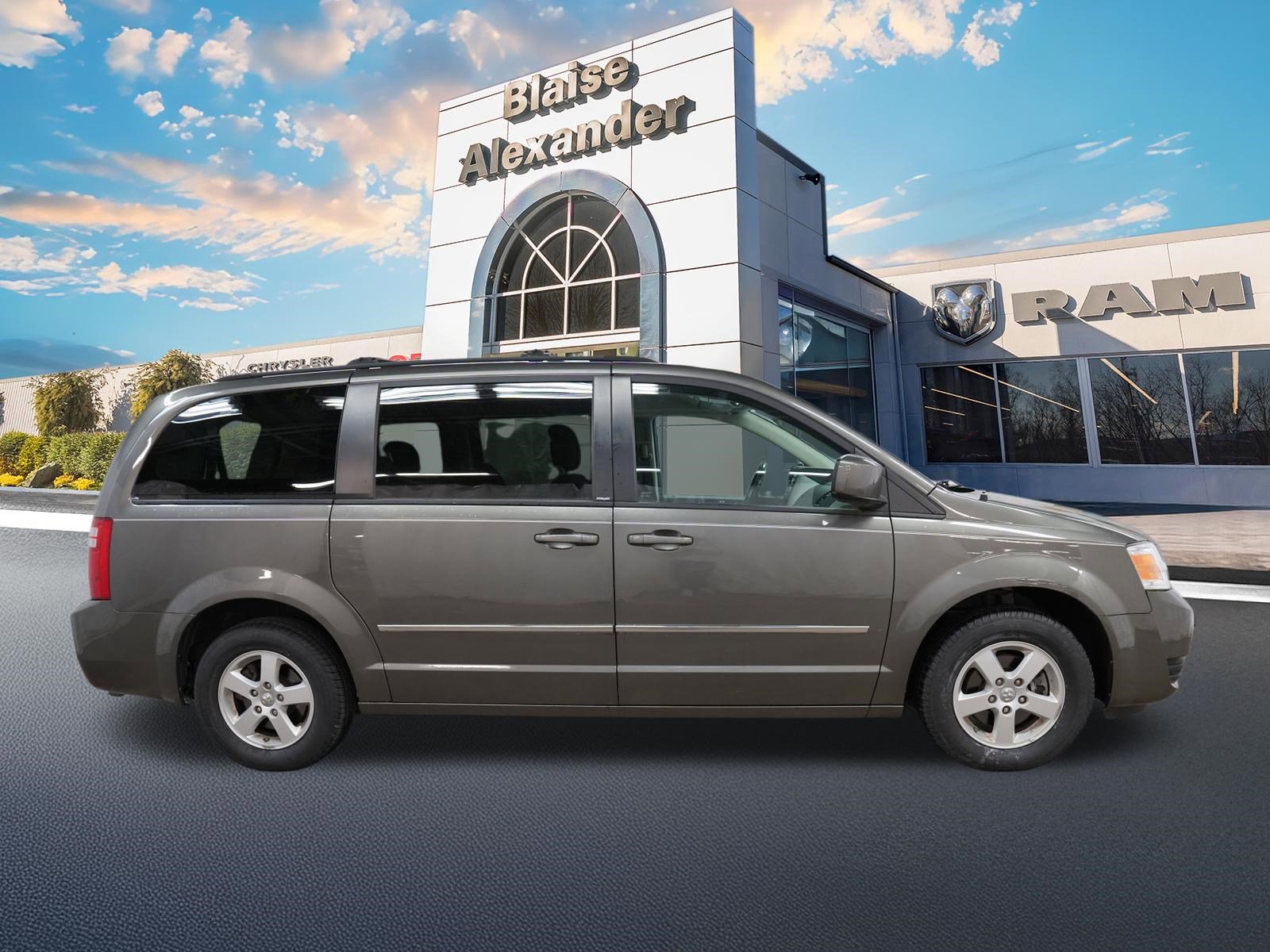 Used 2010 Dodge Grand Caravan SXT FWD image 2