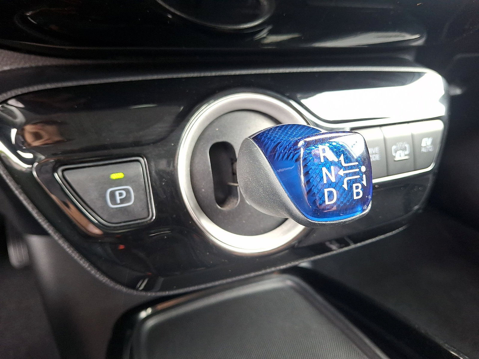 Used 2021 Toyota Prius Prime LE FWD image 12