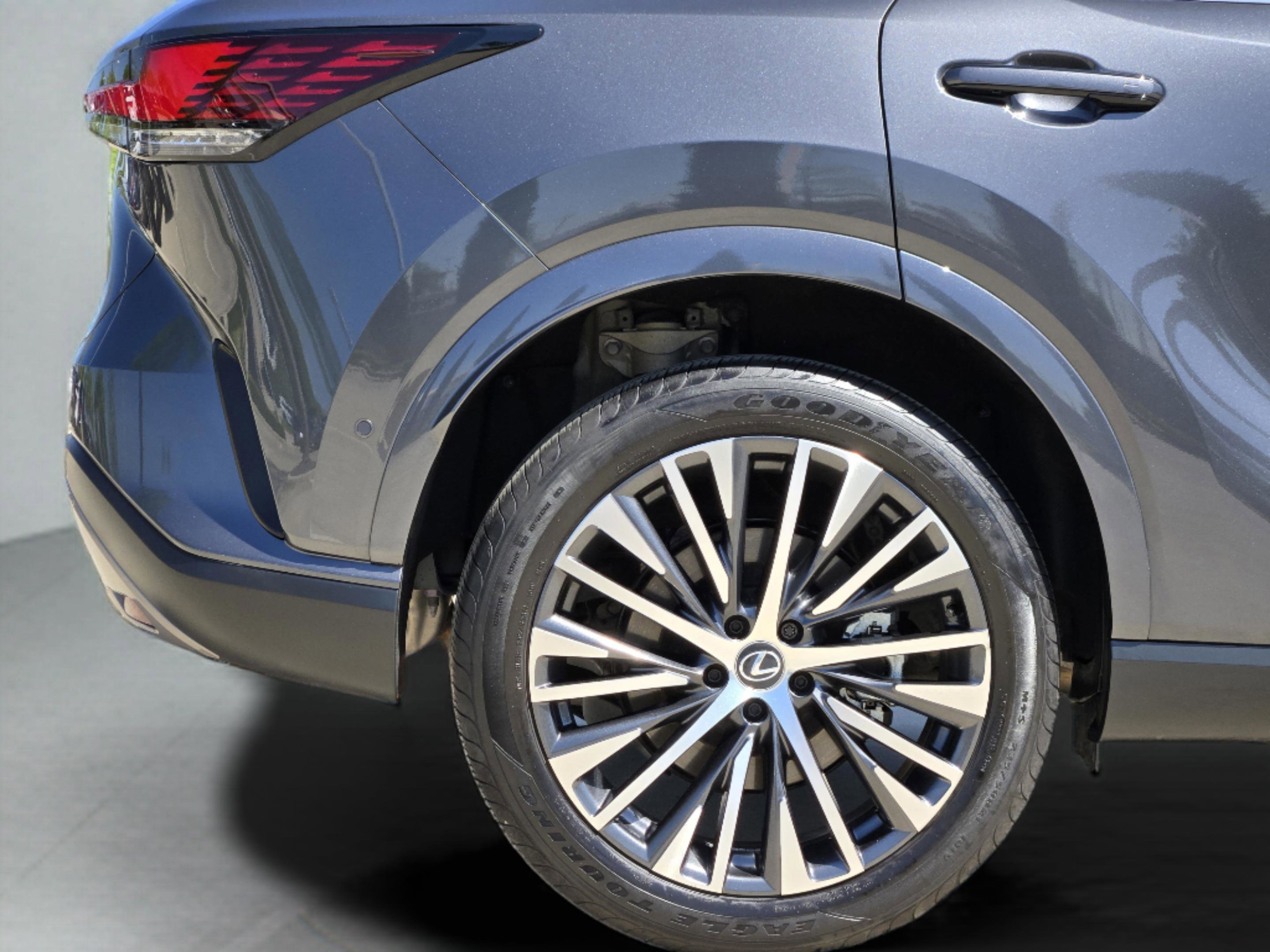 Used 2024 Lexus RX 350 Premium Plus w/ Convenience Package image 31