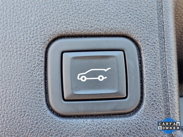 Used 2024 GMC Terrain SLT image 25