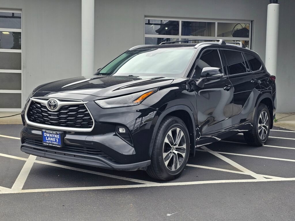 Used 2022 Toyota Highlander XLE AWD/4WD image 7