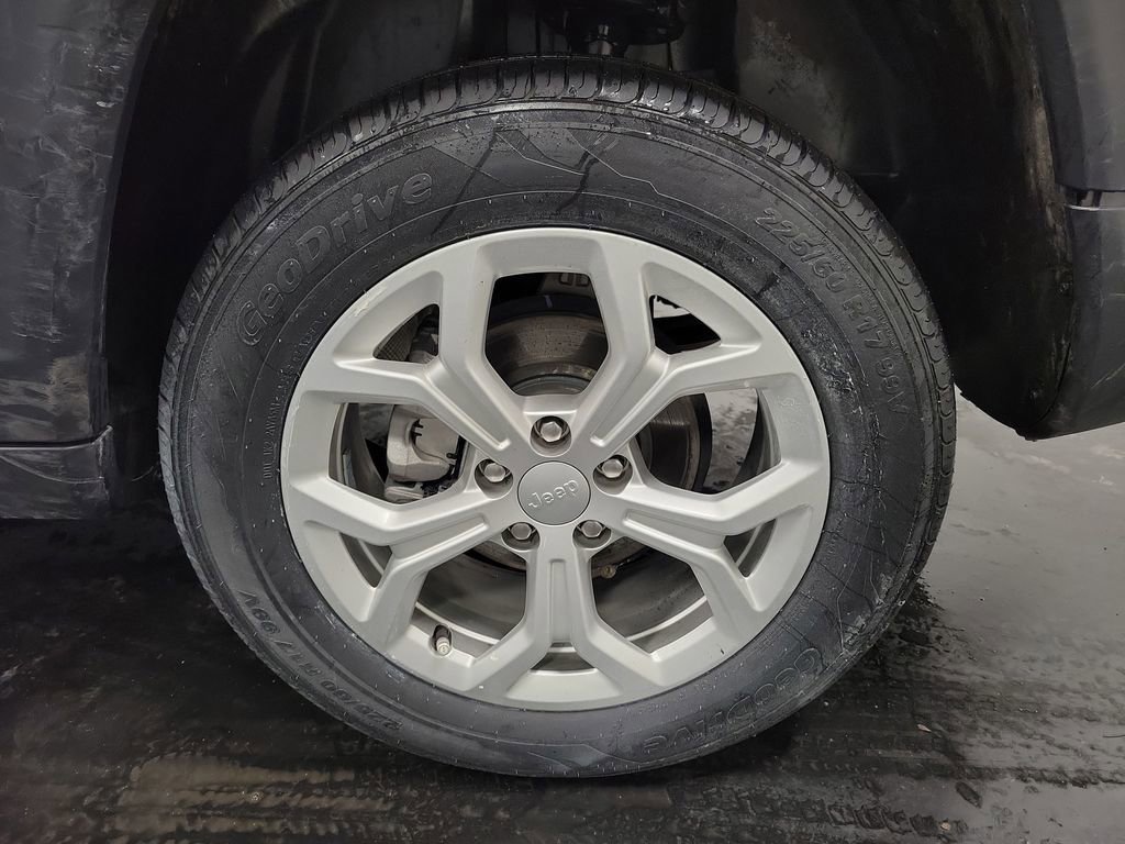 Used 2024 Jeep Compass Latitude image 10