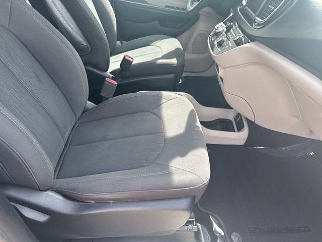 Used 2018 Chrysler Pacifica L image 14