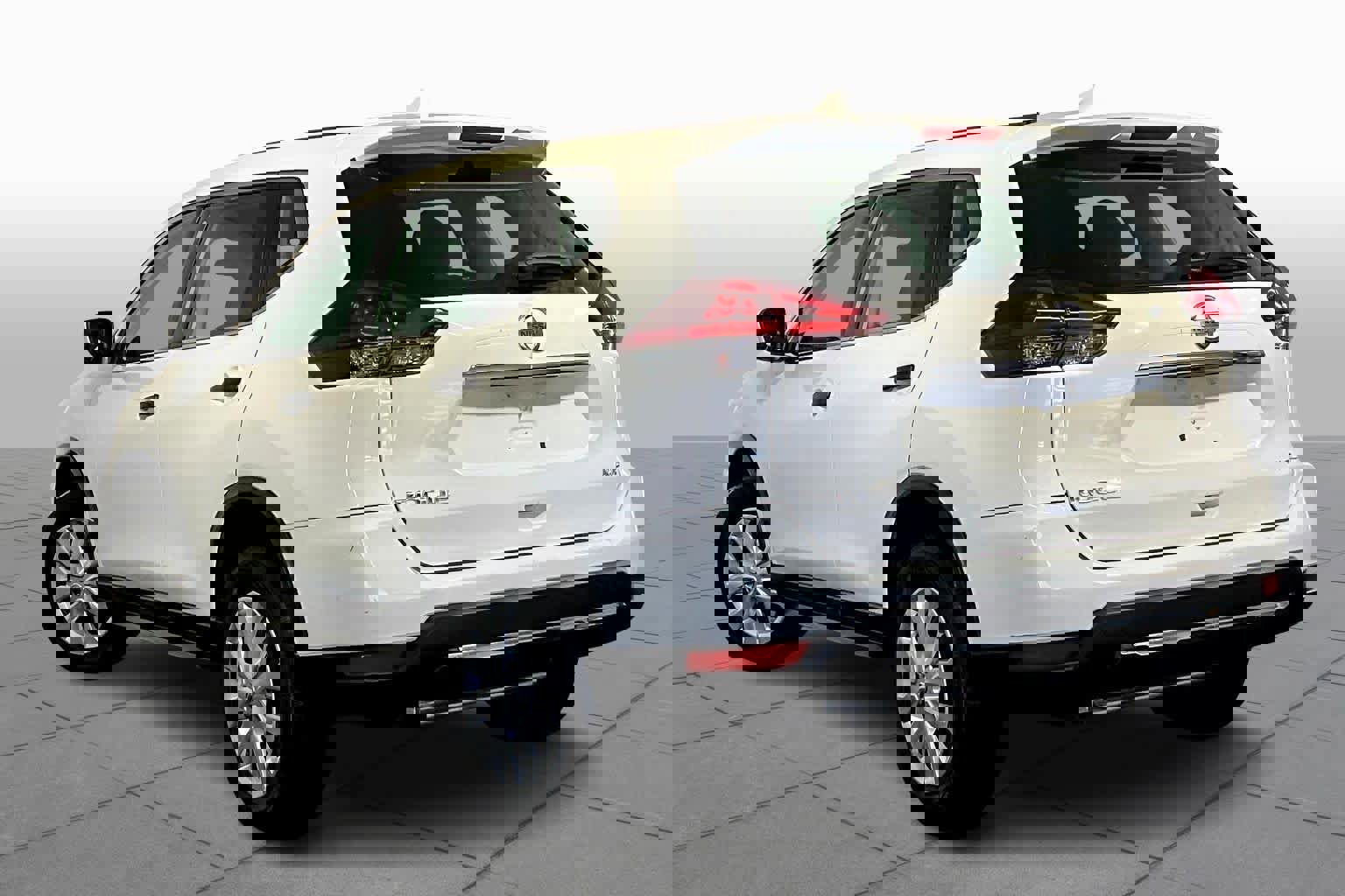 Used 2019 Nissan Rogue S image 32