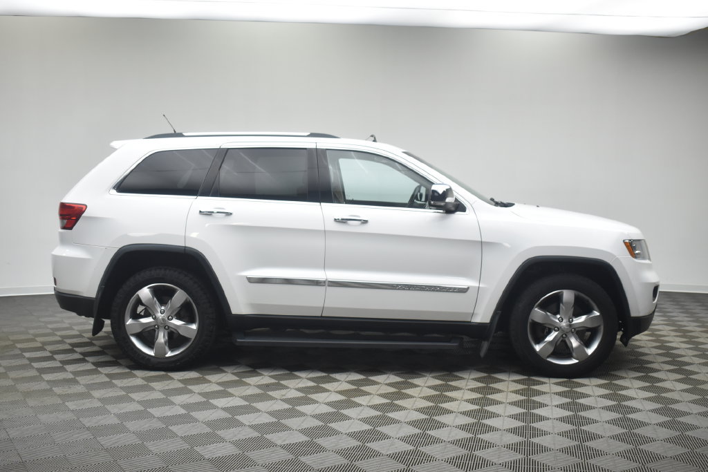 Used 2013 Jeep Grand Cherokee Limited w/ Trailer Tow Group IV AWD/4WD image 11