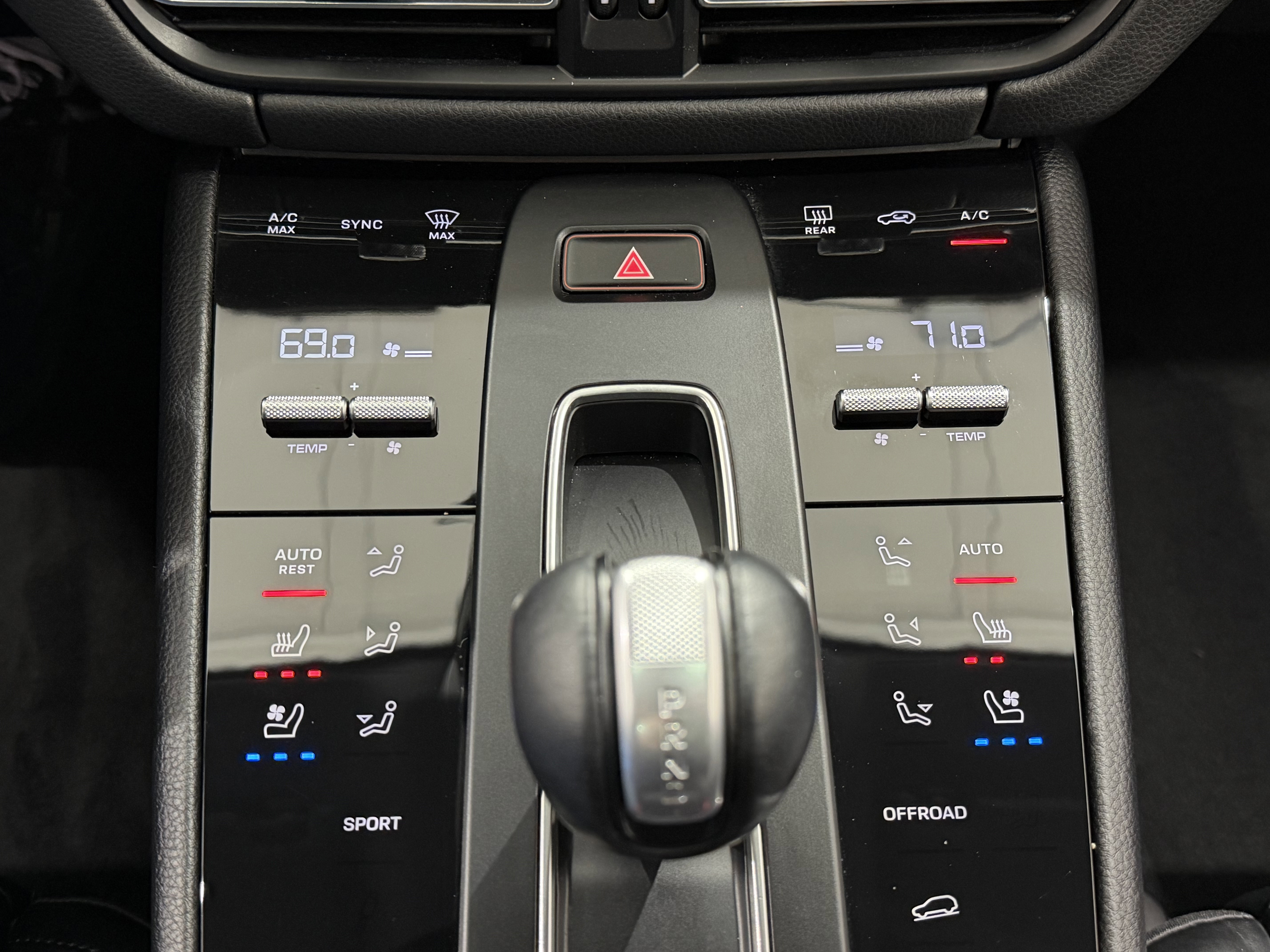 Certified 2024 Porsche Macan image 42