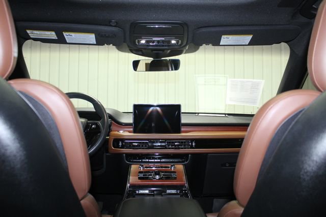 Used 2023 Lincoln Aviator Reserve w/ Equipment Group 201A AWD/4WD image 24