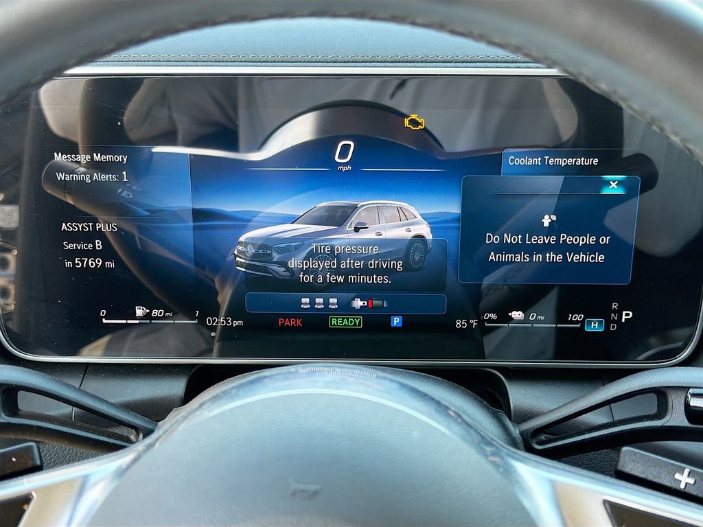 Used 2025 Mercedes-Benz GLC 350e 4MATIC image 40