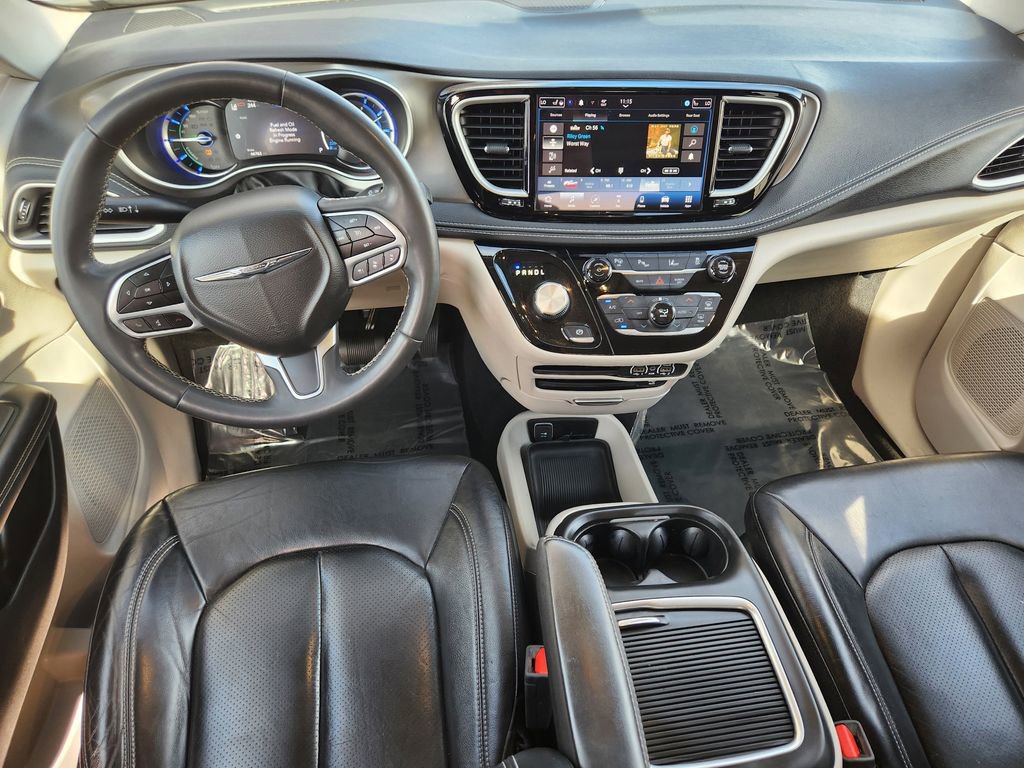 Used 2022 Chrysler Pacifica Touring-L w/ Uconnect Theater Family Group image 15
