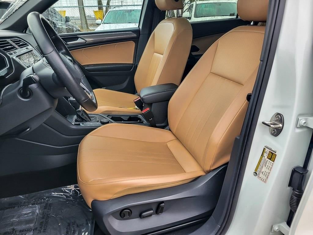 Used 2022 Volkswagen Tiguan SE R-Line image 8