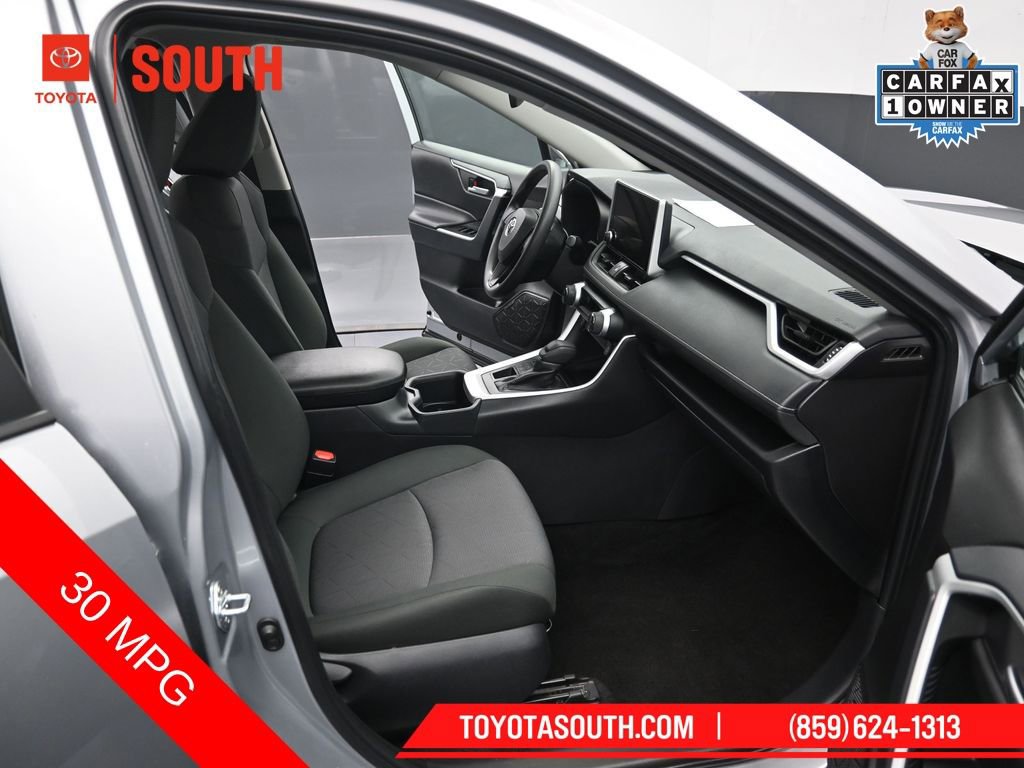 Used 2025 Toyota RAV4 XLE image 30