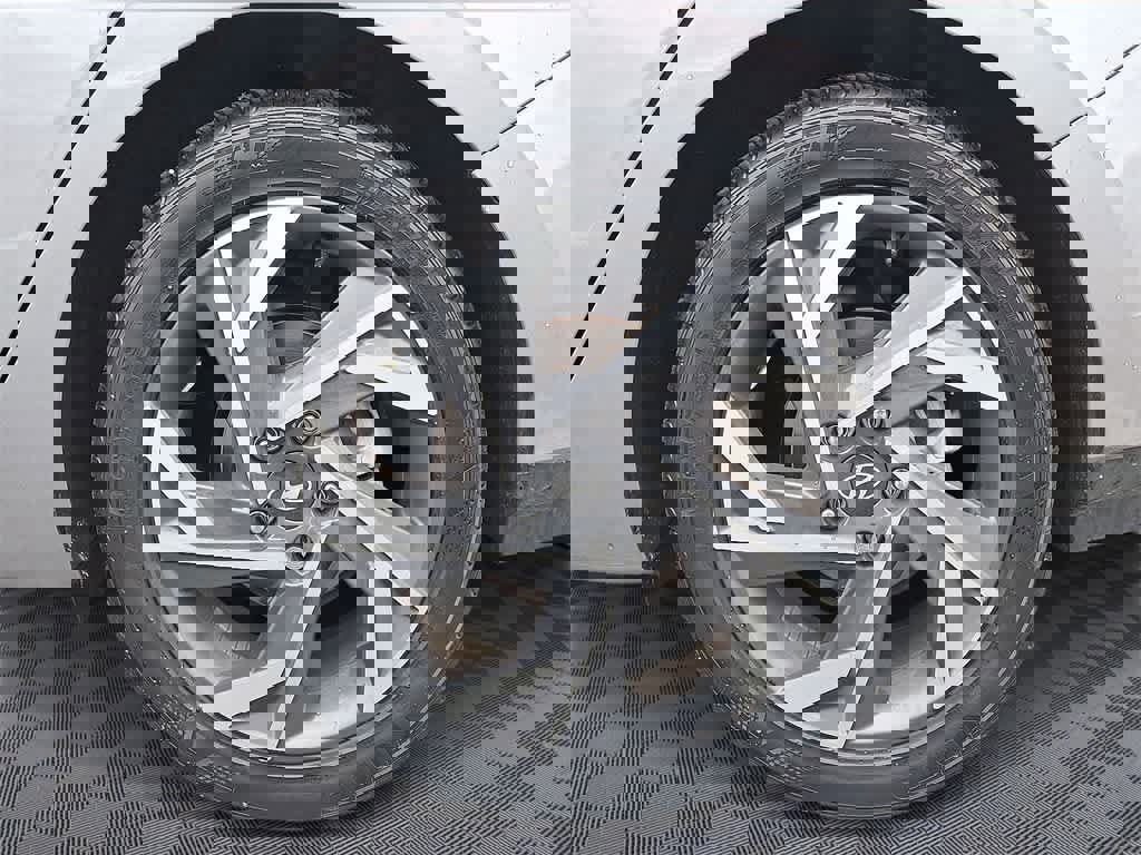 Certified 2025 Hyundai Elantra Sport image 8