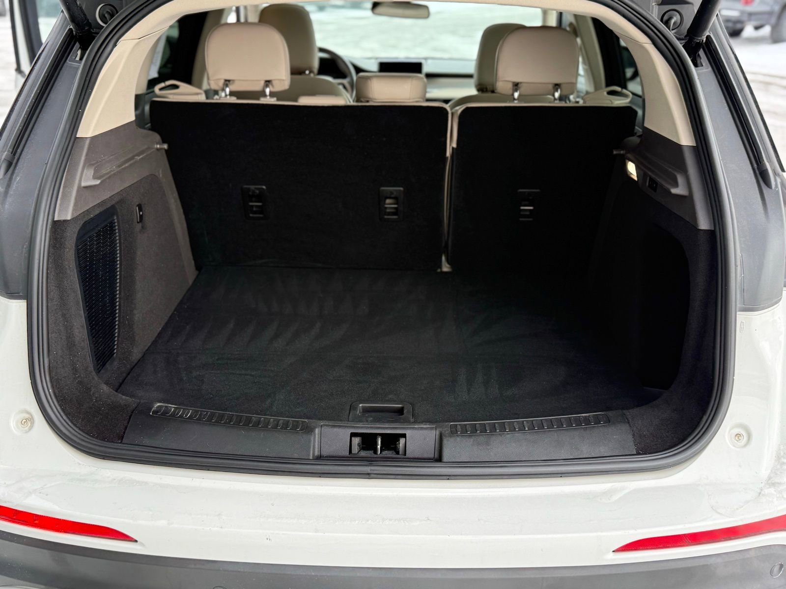 Used 2022 Lincoln Corsair AWD w/ Premium Package image 34