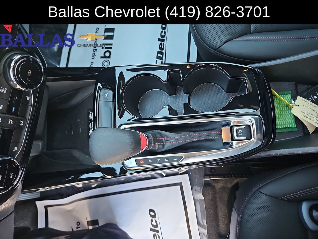 Used 2025 Chevrolet Trax RS w/ Sunroof Package FWD image 16