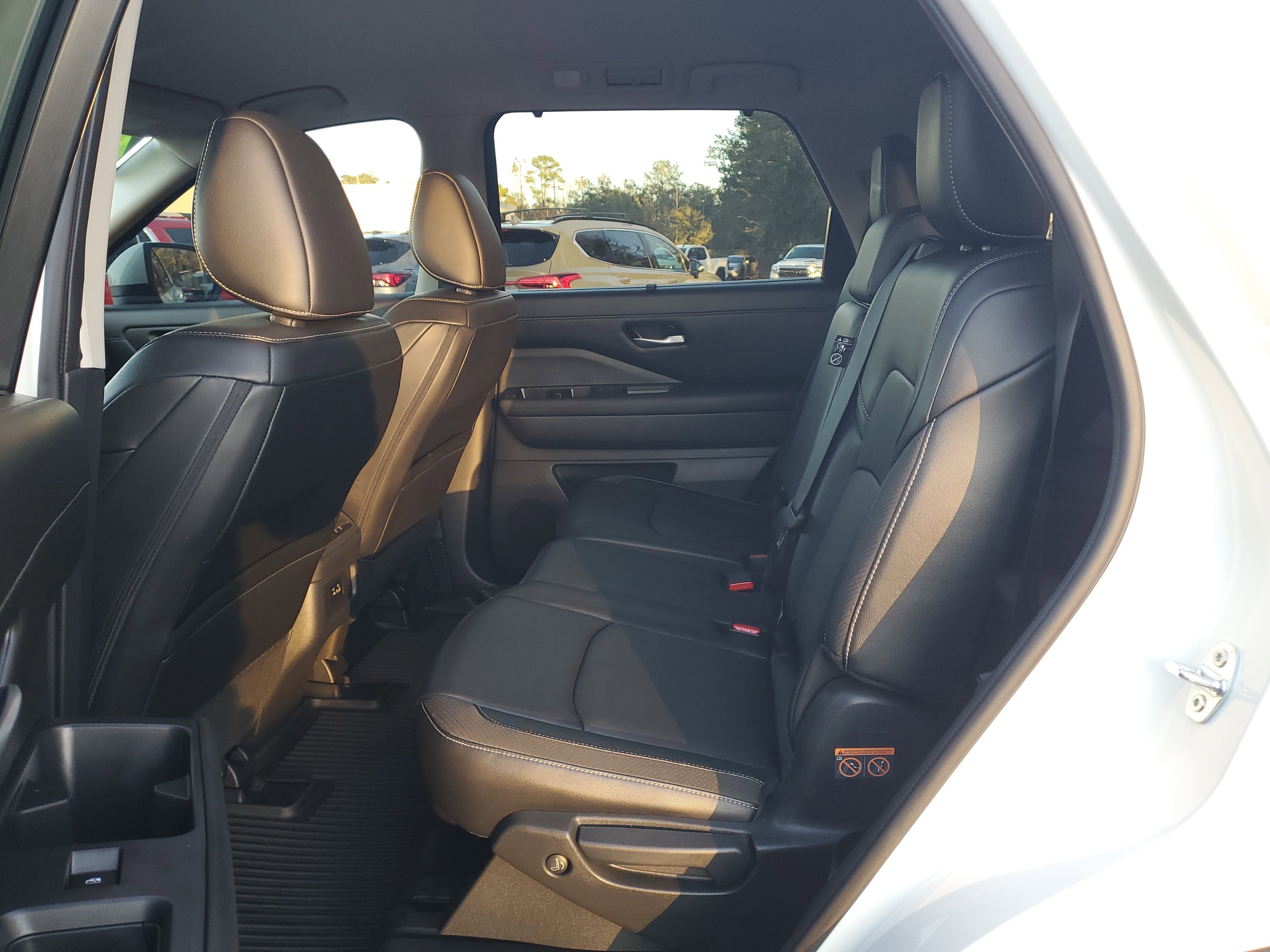 Used 2024 Nissan Pathfinder SL image 24